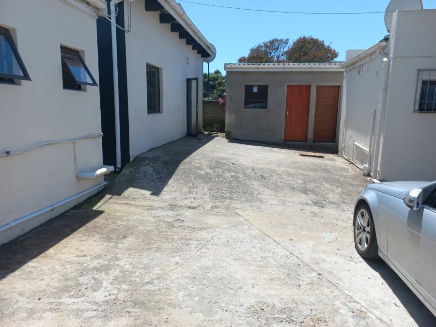 15 Bedroom Property for Sale in Southernwood Eastern Cape